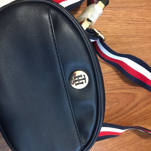 NWT Tommy bag - Picture 2 of 4
